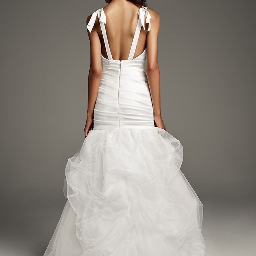 NWT Vera Wang size 6
